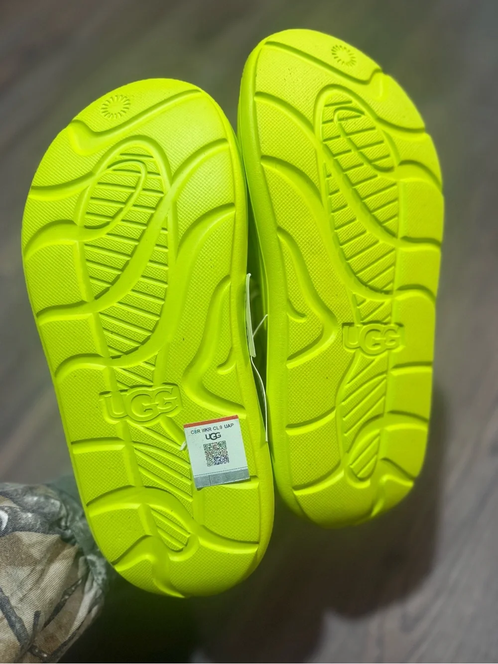 UGG Kids Sport Yeah Sandals KLM Key Lime Big Kids Youth Size 5 NWT